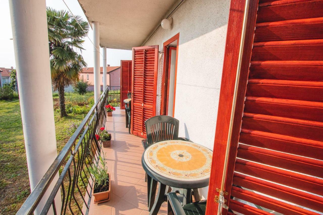Kristian Apartments Ровинь Экстерьер фото